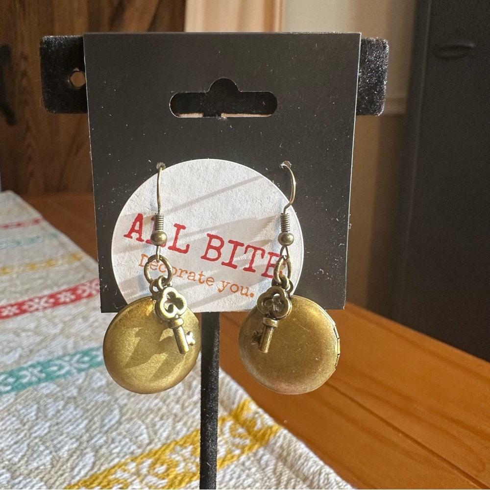 Handmade 'Locket Up' Dangle Locket Earrings - Picture 2 of 5